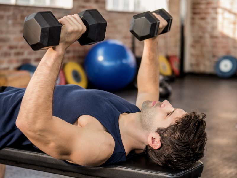 crucifixo reto com halter