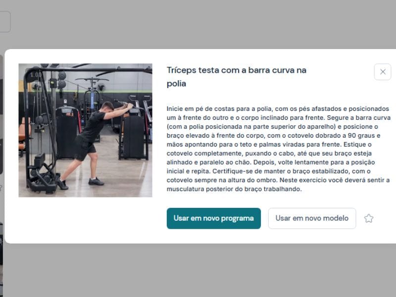 triceps testa com barra curva na polia no aplicativo Vedius triceps testa com barra curva na polia no aplicativo Vedius
